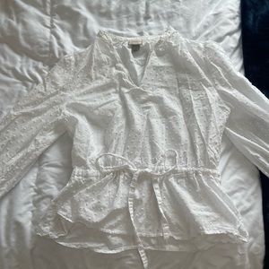 LIKE NEW. White blouse. Size small.